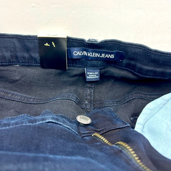 CALVIN KLEIN JEANS, STRAIGHT LEG, BLUE JEANS, STRETCH, SITS AT WAIST, 38W, 34L - Picture 10 of 15